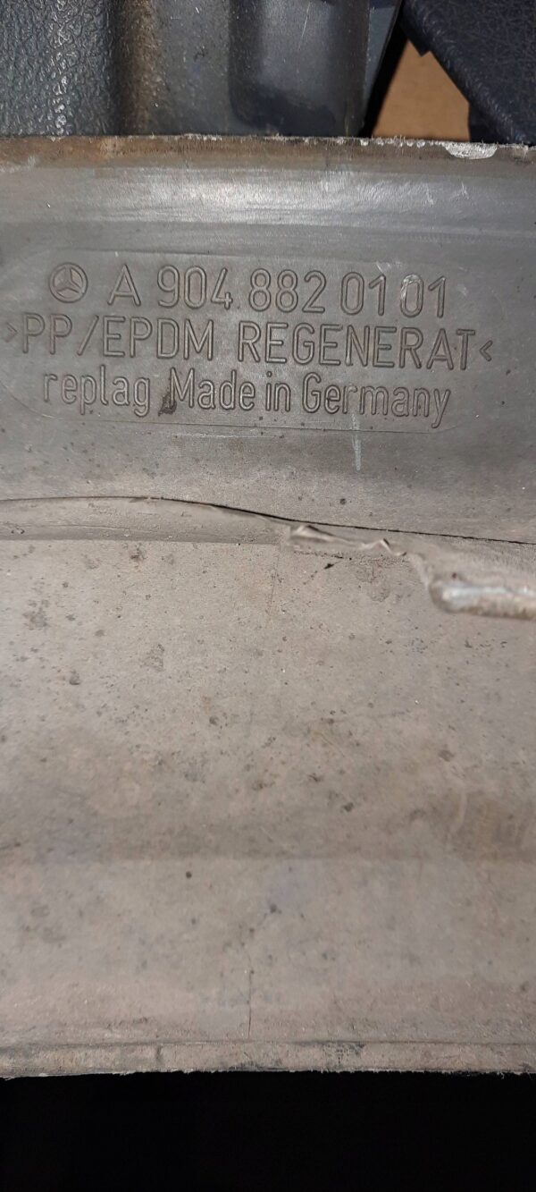 LISTWA BŁOTNIKA LEWY TYŁ VW II LT A9048820101