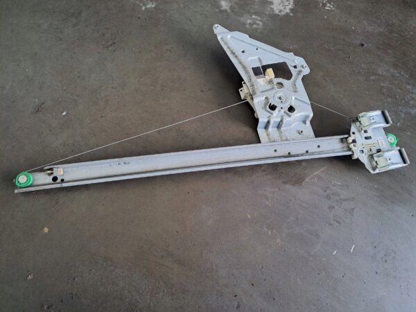 PODNOŚNIK SZYBY DRZWI LEWY PRZÓD A9067200046