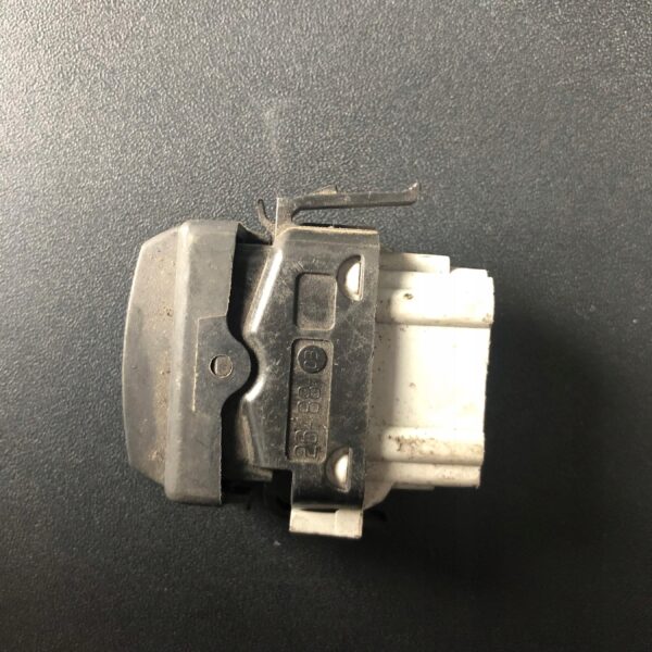 PRZEŁĄCZNIK ZAWIESZENIA PNEUMATYCZNEGO TRAFIC