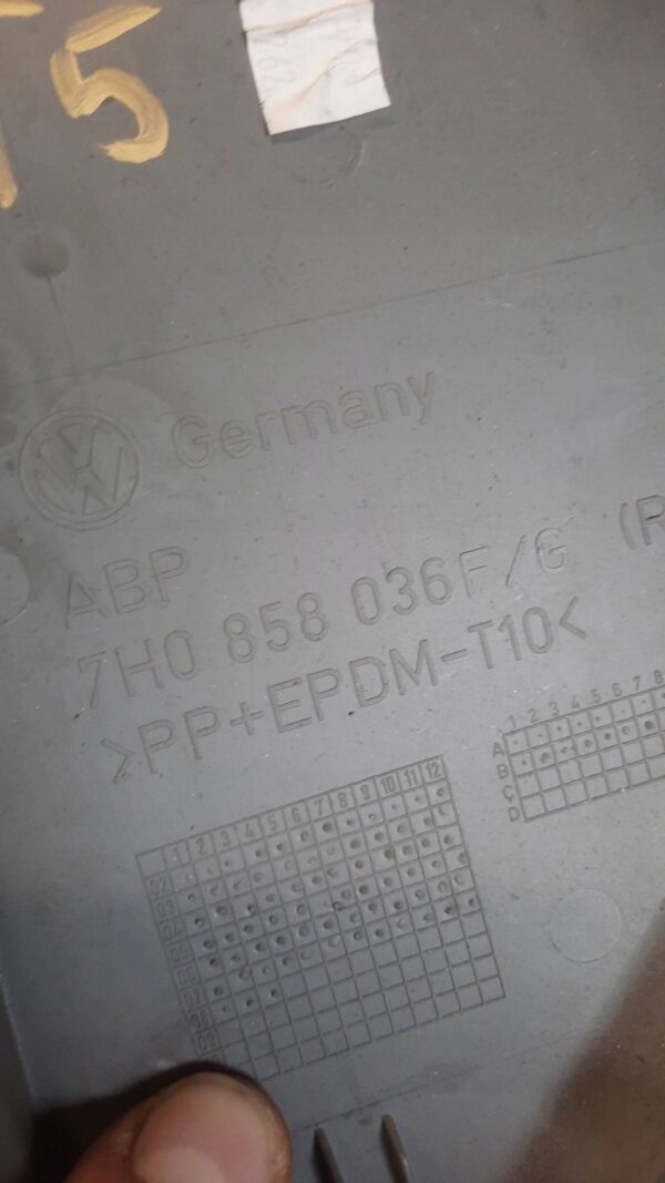 ZAŚLEPKA BOCZNA DESKI VW T5 03-15 7H0858036F