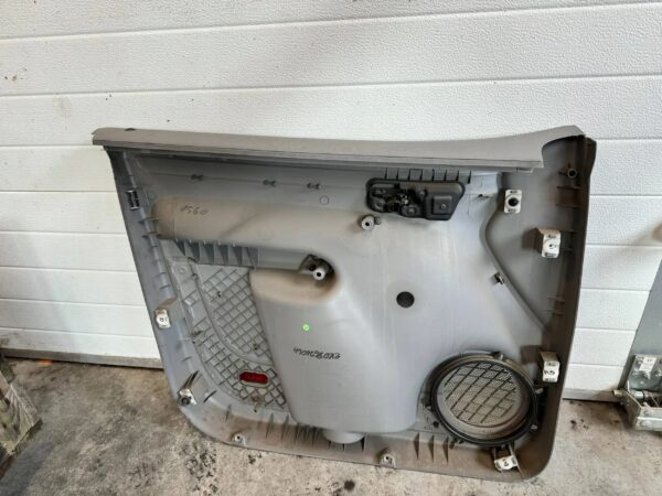 BOCZEK DRZWI PRAWY PRZÓD VOLKSWAGEN CADDY III 2K0867012