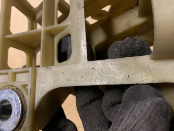 LEWAREK ZMIANY BIEGÓW VOLKSWAGEN T5 7H0711061