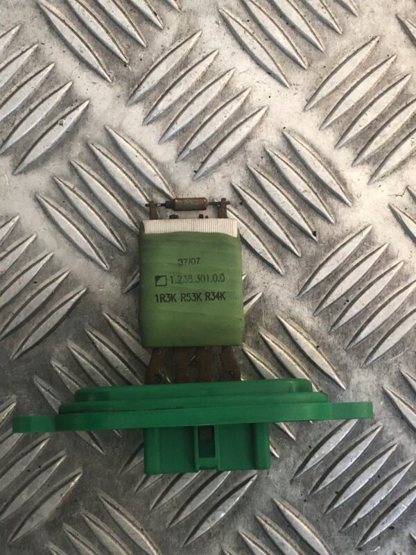 REZYSTOR OPORNICA DMUCHAWY IVECO DAILY 500326616