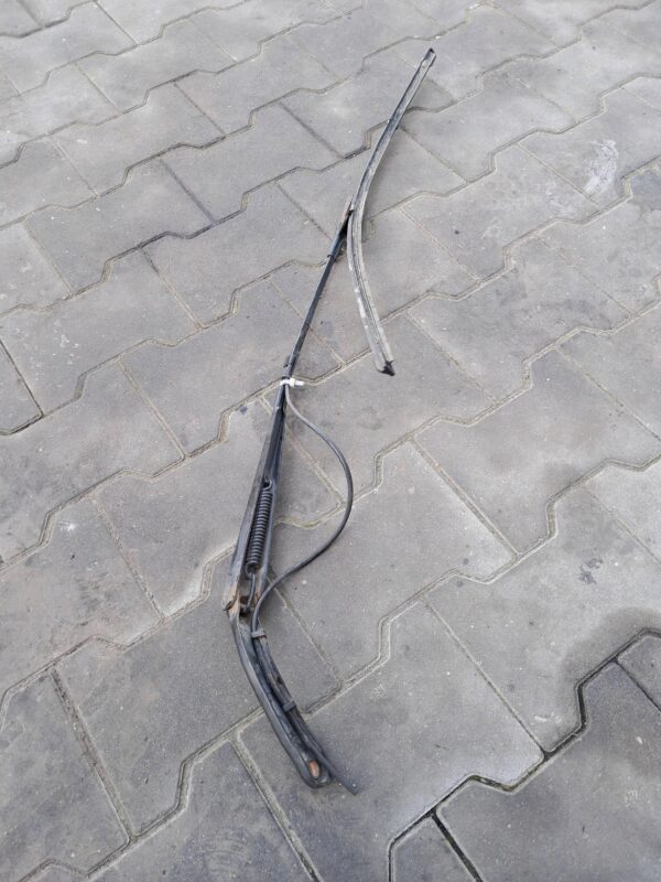 RAMIĘ WYCIERACZKI PRZÓD MERCEDES SPRINTER W906 9068200644