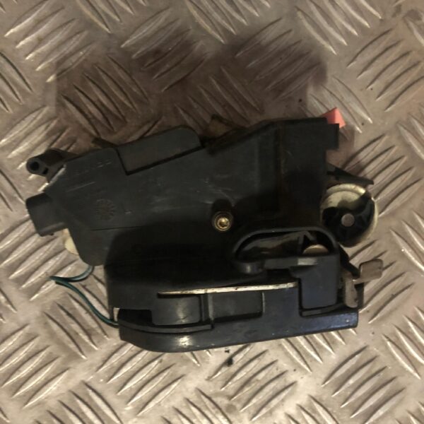 ZAMEK DRZWI LEWY PRZÓD VITO A6397200835