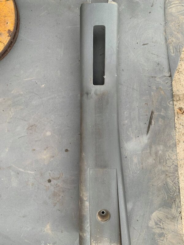 OSŁONA SŁUPKA B LEWA GÓRNA KABINA PODWÓJNA 500337384 IVECO DAILY III DUBEL