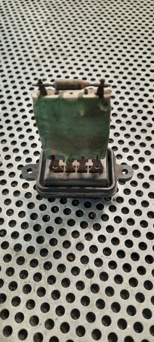 7c3114d5a724fa93e818d9a0719d2332