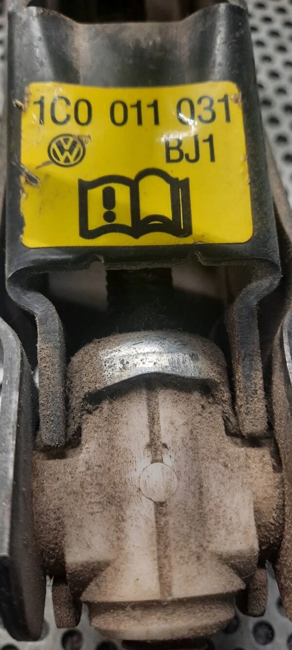 LEWAREK SAMOCHODOWY 1C0011031