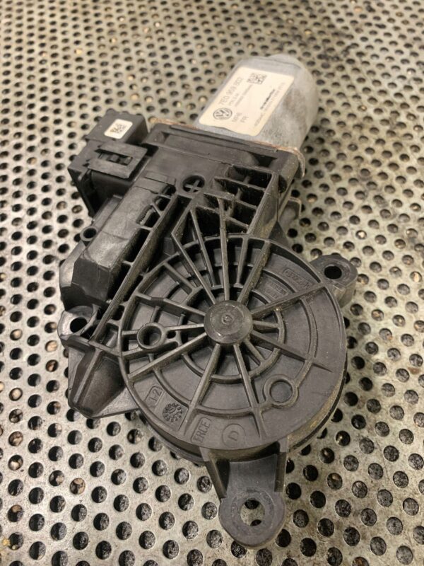 SILNICZEK SZYBY PRAWY PRZÓD VW T5 7E0959802