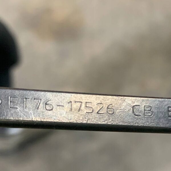 RAMIĘ WYCIERACZKI SZYBY PRZEDNIEJ PRAWE ET7617526CB FORD TRANSIT COURIER