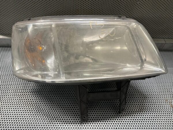 LAMPA PRAWY PRZÓD EUROPA VOLKSWAGEN T5 7H1941016N