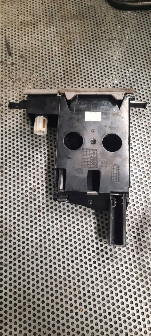 UCHWYT NA KUBEK 7H1858601 VOLKSWAGEN T5