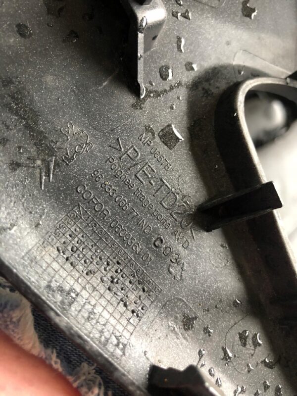 OSŁONA UCHWYTU DRZWI PRAWA BERLINGO 14- 9683306677