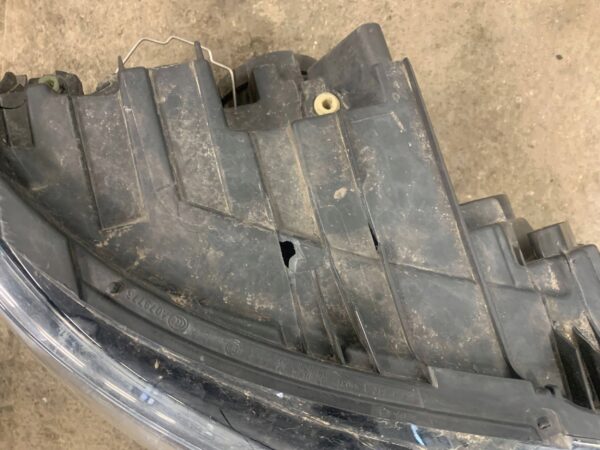 LAMPA PRZEDNIA PRAWA USZKODZONA 7E1941016AD VOLKSWAGEN T6