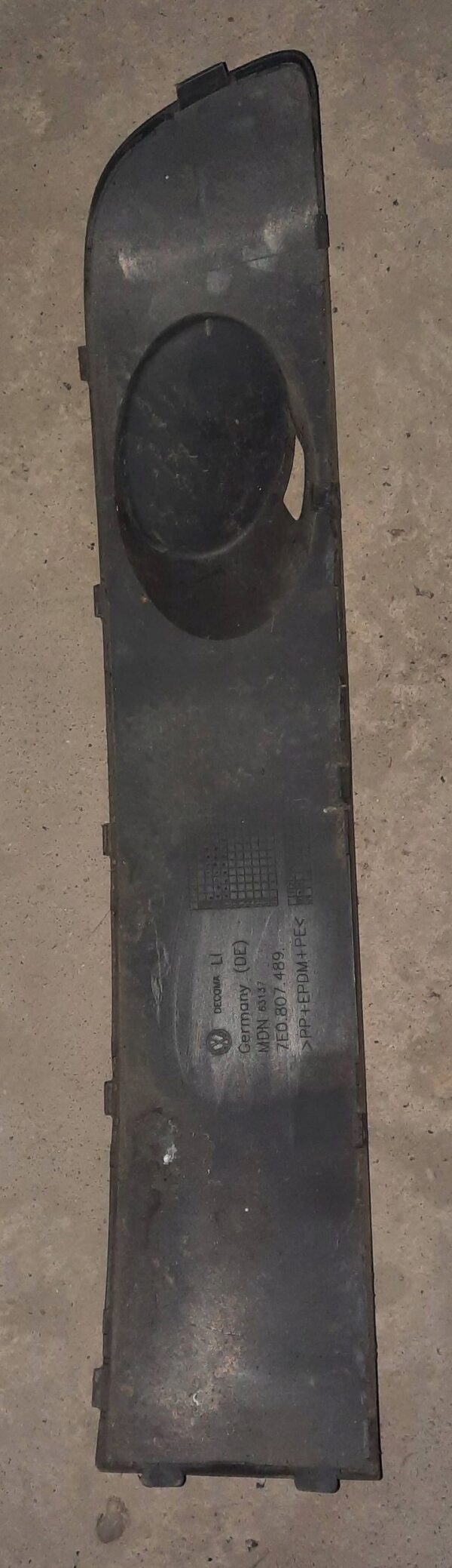 KRATKA ZDERZAKA LEWY PRZÓD VW T5 7E0807489