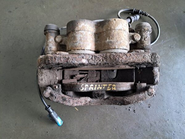 ZACISK HAMULCOWY LEWY PRZÓD MERCEDES SPRINTER W906