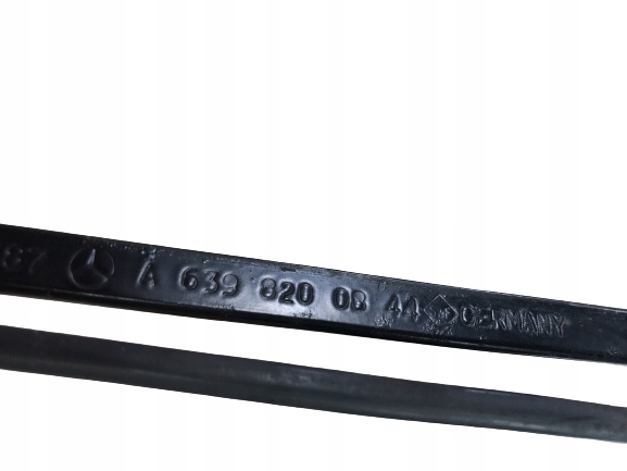 RAMIĘ WYCIERACZKI PRAWE MERCEDES VITO A6398200844