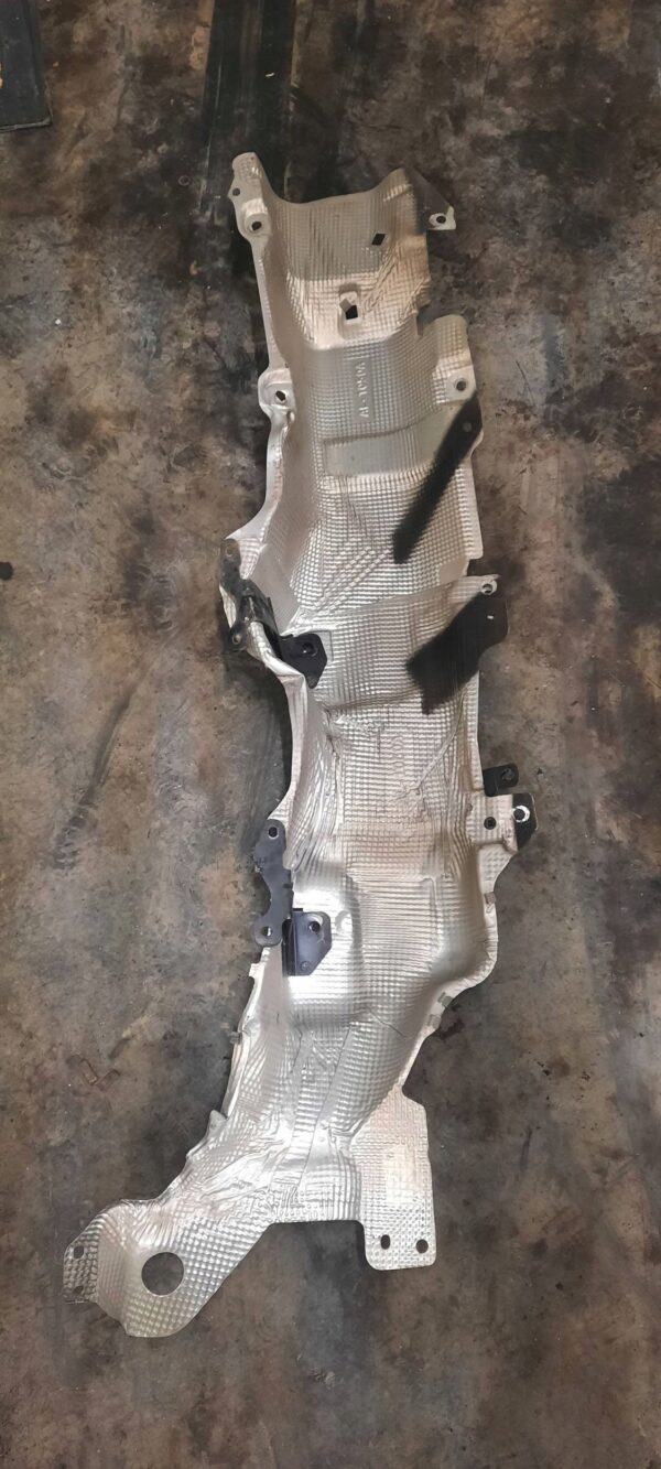 Renault Trafic III (X82) 2017 Osłona termiczna rury wydechowej