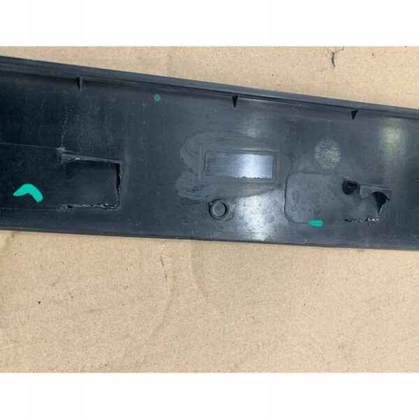 LISTWA DRZWI SŁPUKA PRAWA 5801627261 USZKODZONA IVECO DAILY III