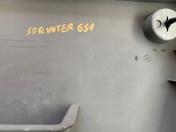 KIESZEŃ SCHOWEK DRZWI PRZEDNICH PRAWA SPRINTER W906 A9067270571 3052444