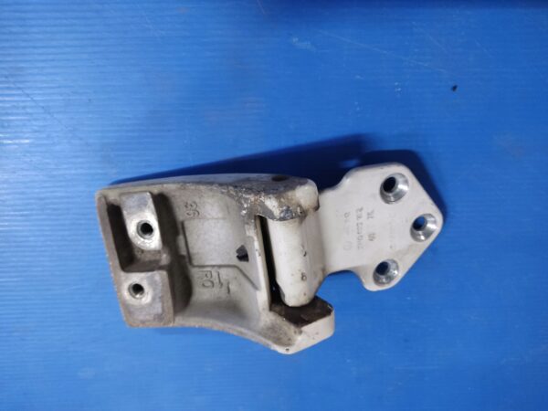 ZAWIAS DRZWI TYLNY VOLKSWAGEN T5 7H0827152 FV