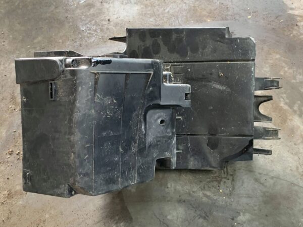 OBUDOWA BEZPIECZNIKÓW CITROEN BERLINGO 9658447380