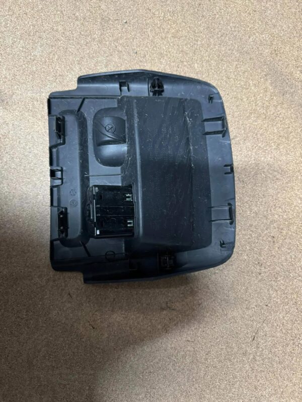 PÓŁKA SCHOWEK GNIAZDO RENAULT TRAFIC II 8200933912