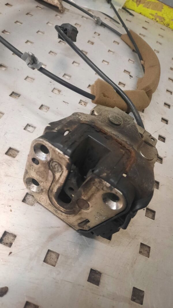 09a439b72a221160a8aadee9ff545526