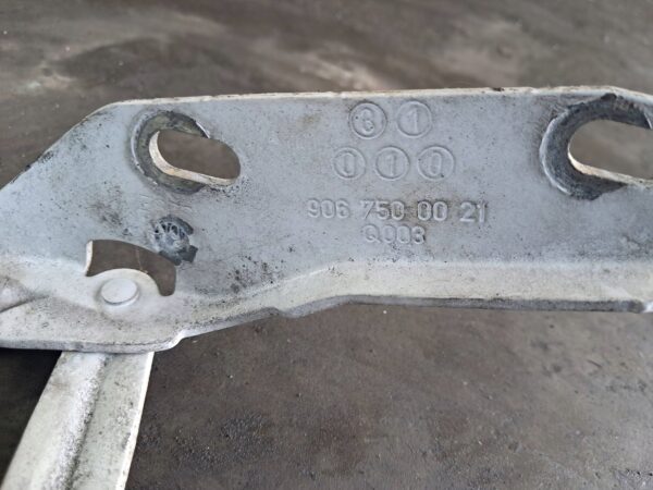 18b6859d4e09a94b6c6b79867b7ac857