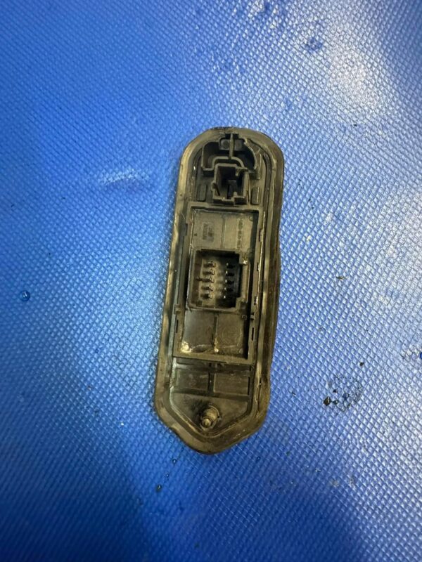 4bf3597eb5705221ae95d35c330baf96