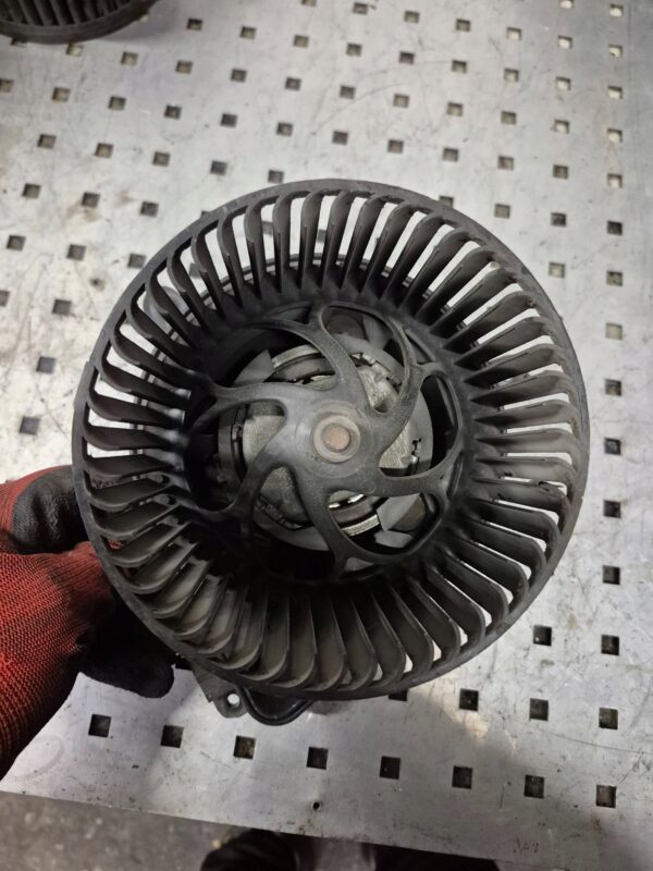 93b284b6a58f478f3b2cbb61559c4cb3