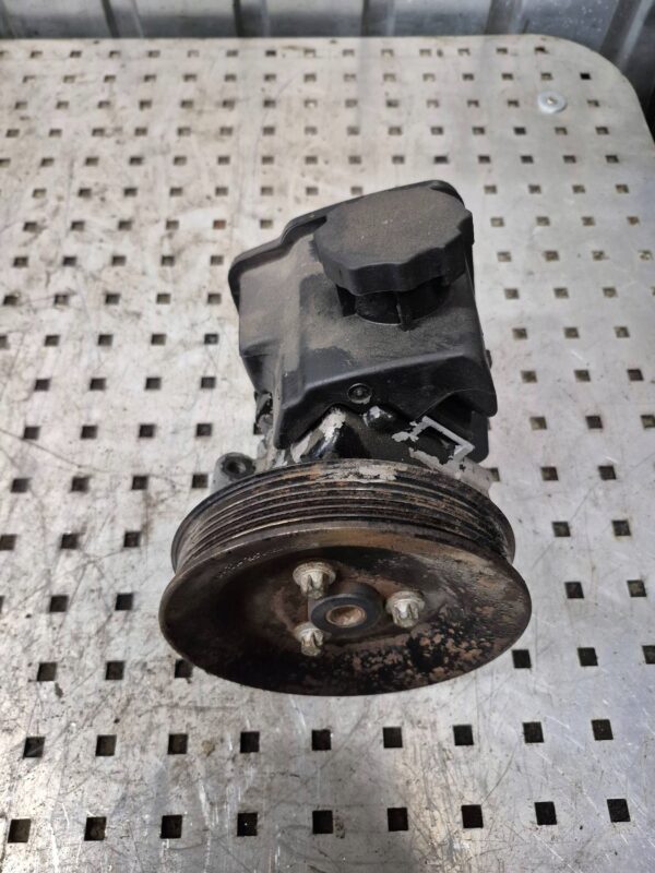 1642b22bdea29f7c8f136f77edde87be