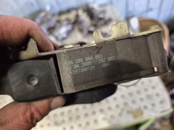 579b0fcd32d3961e00c36810e9d9bd3e