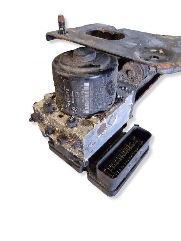 21ff94fd3f28e663a062e59e36d6365b