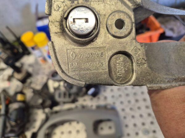 b832f93fe2a9b8a4f355a11836cc004b