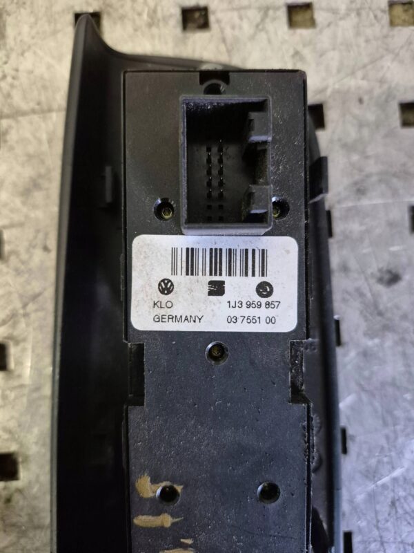 ec4381a0cc5686bdee56e39e4a4a2d06