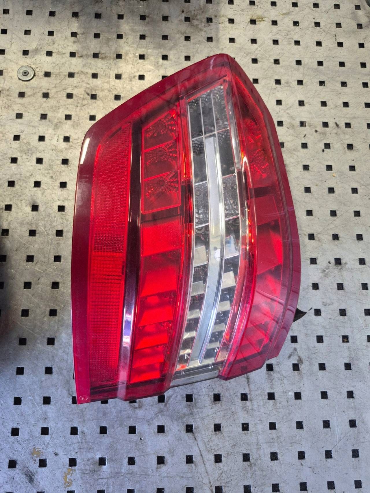 LAMPA LEWY TYŁ MERCEDES W212 09-16