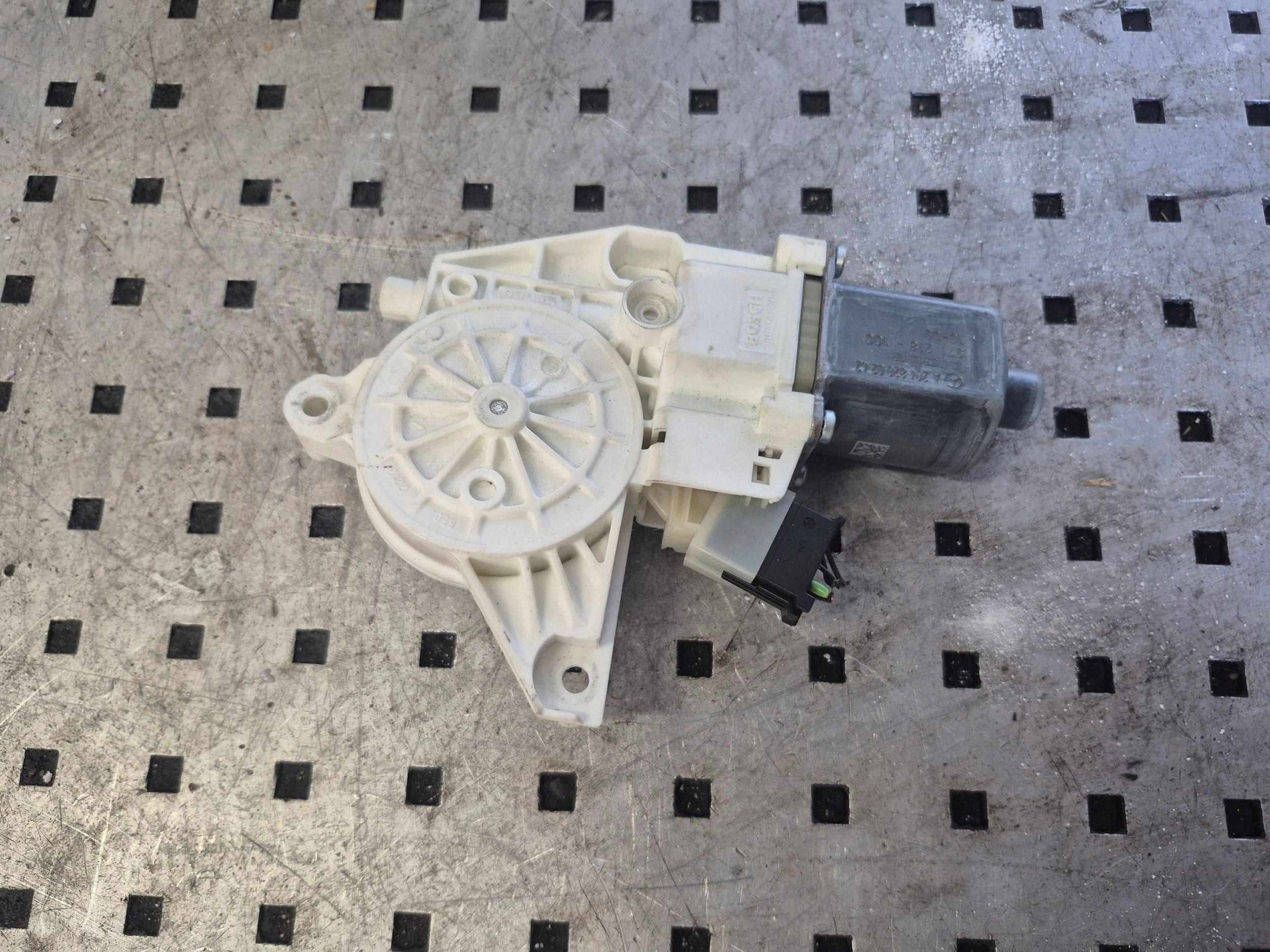 SILNICZEK PODNOSZENIA SZYBY PRZÓD MERCEDES W212 09-16 A2048200242